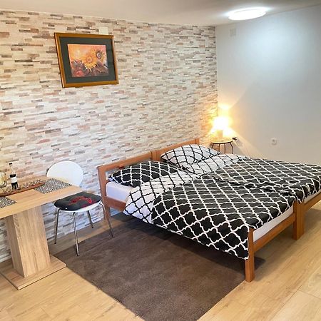 Apartment Mika Pula Buitenkant foto