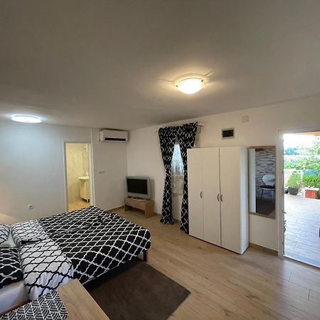 Apartment Mika Pula Buitenkant foto