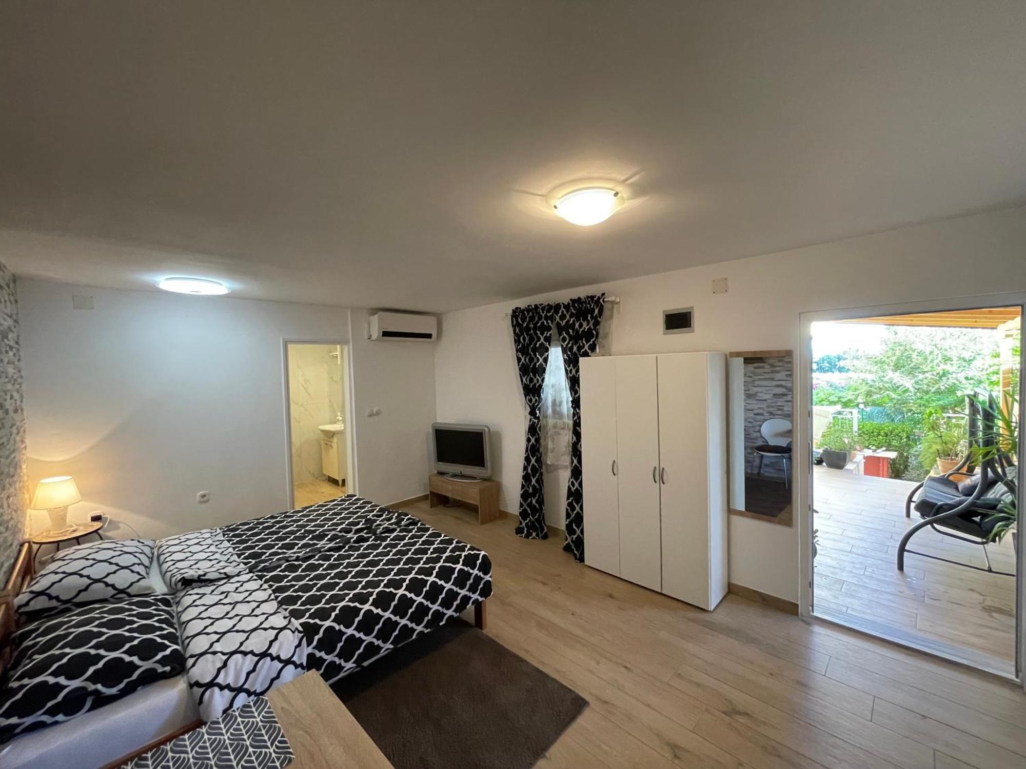 Apartment Mika Pula Buitenkant foto