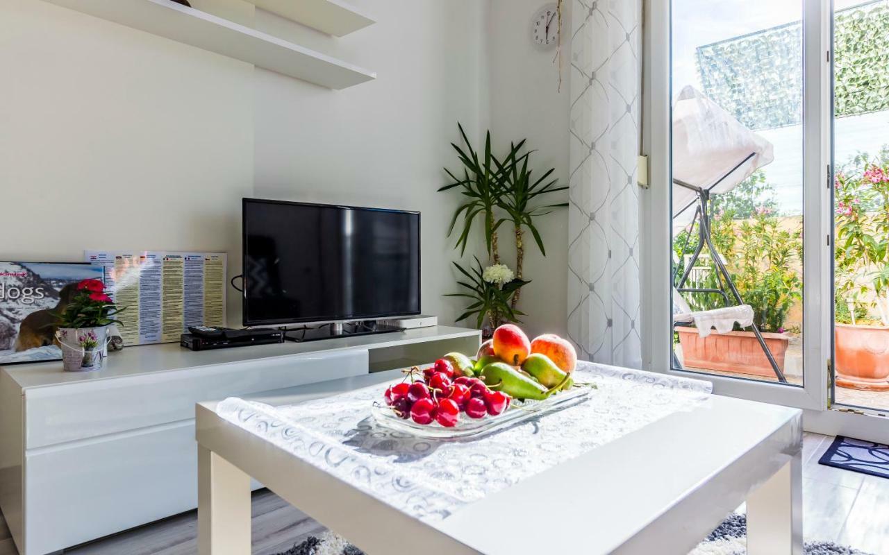Apartment Mika Pula Buitenkant foto